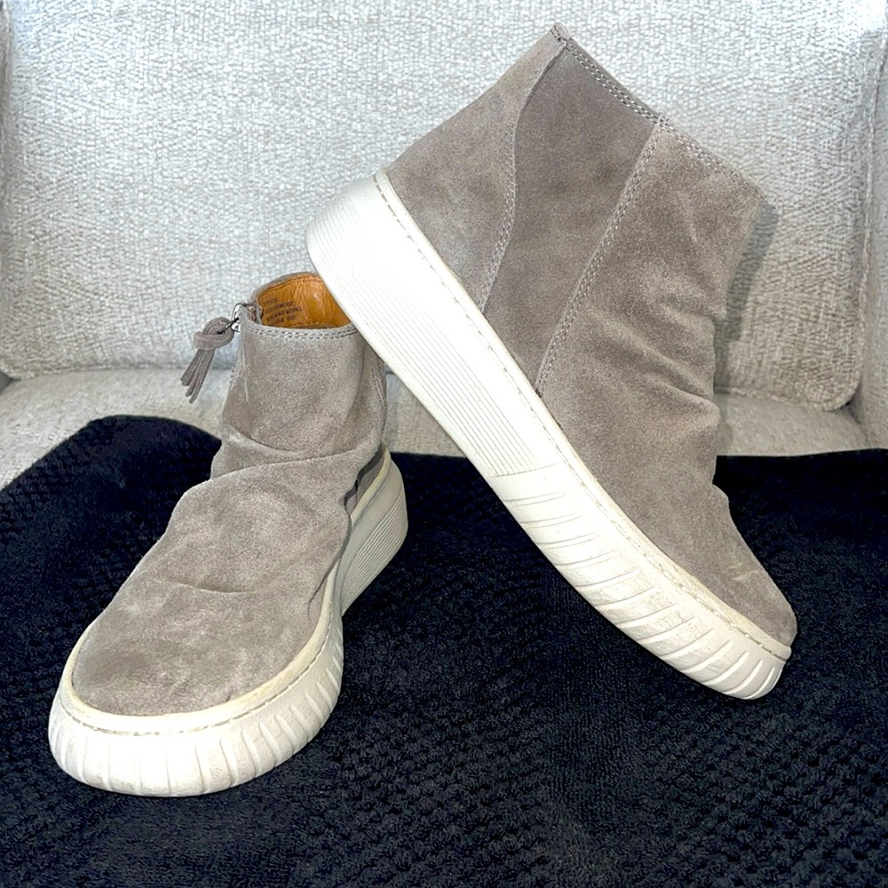 Sofft Portland High-Top Sneaker Size 7.5